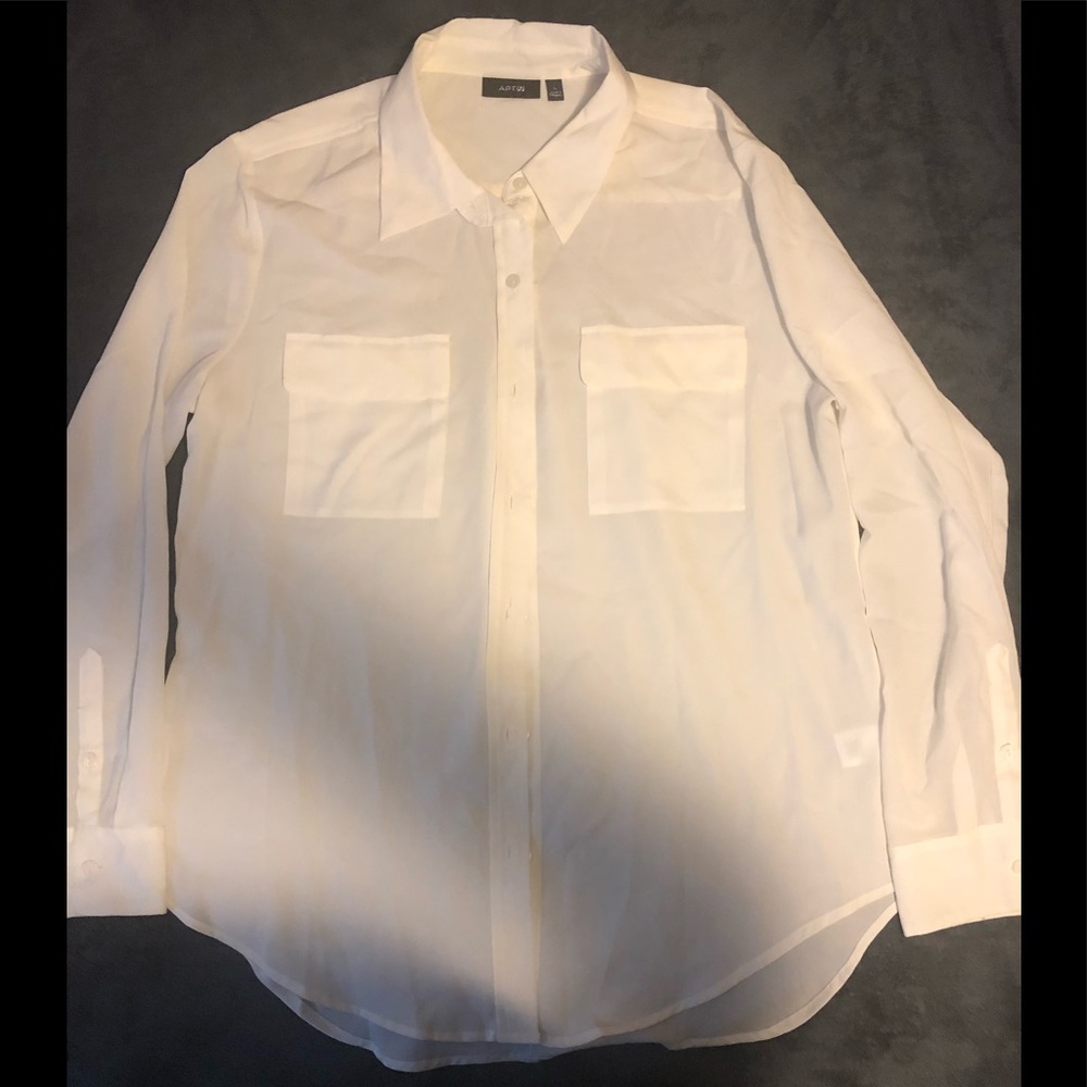 Women’s dress shirt/blouse